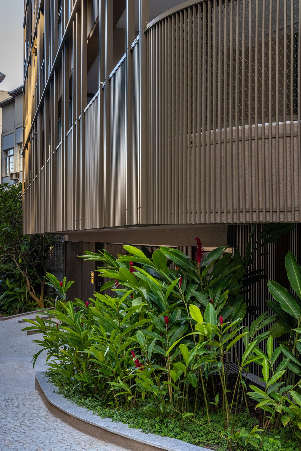 Edifício no Rio de Janeiro explora a essência tupi e a flora do cerrado. Projeto Cité Arquitetura.