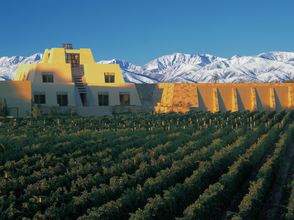 vinicola-Catena-Zapata-Mendoza Tour arquitetônico pelo mundo: 10 arquitetos brasileiros sugerem destinos