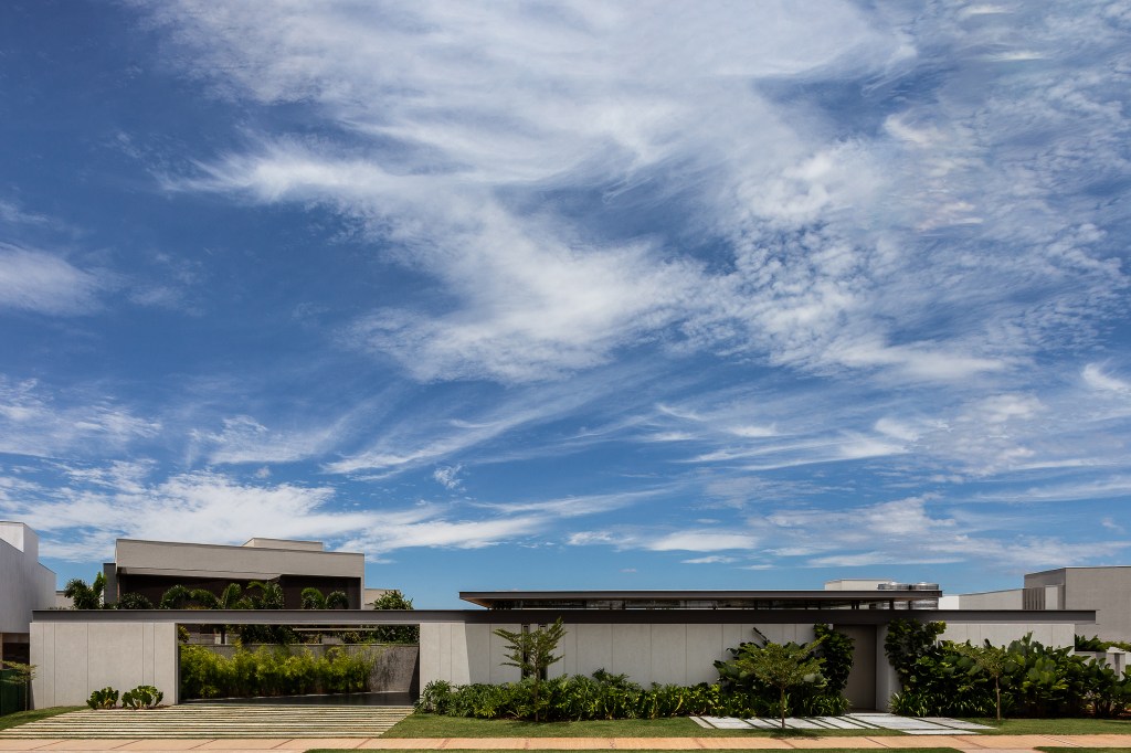 Casa no Triângulo Mineiro de 268 m² tem projeto assinado por Studio Porto