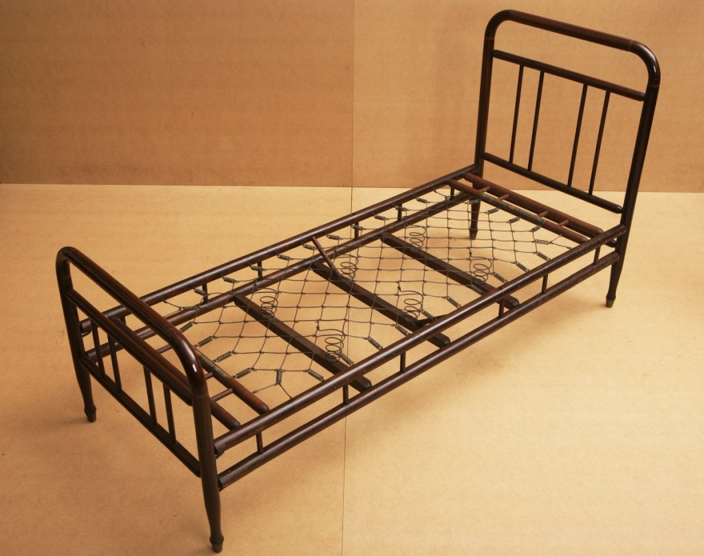 cama-patente-celso-martines-carrera-pioneiros-design-casacor Cama Patente de Celso Martinez Carrera foi o primeiro móvel produzido em sério no Brasil.