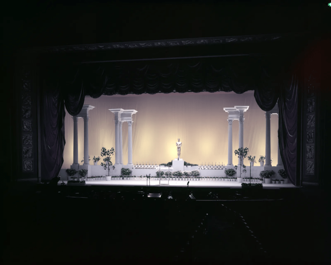 Hollywood Pantages Theatre sediou a 24ª edição do Oscar Hollywood Pantages Theatre sediou a 24ª edição do Oscar