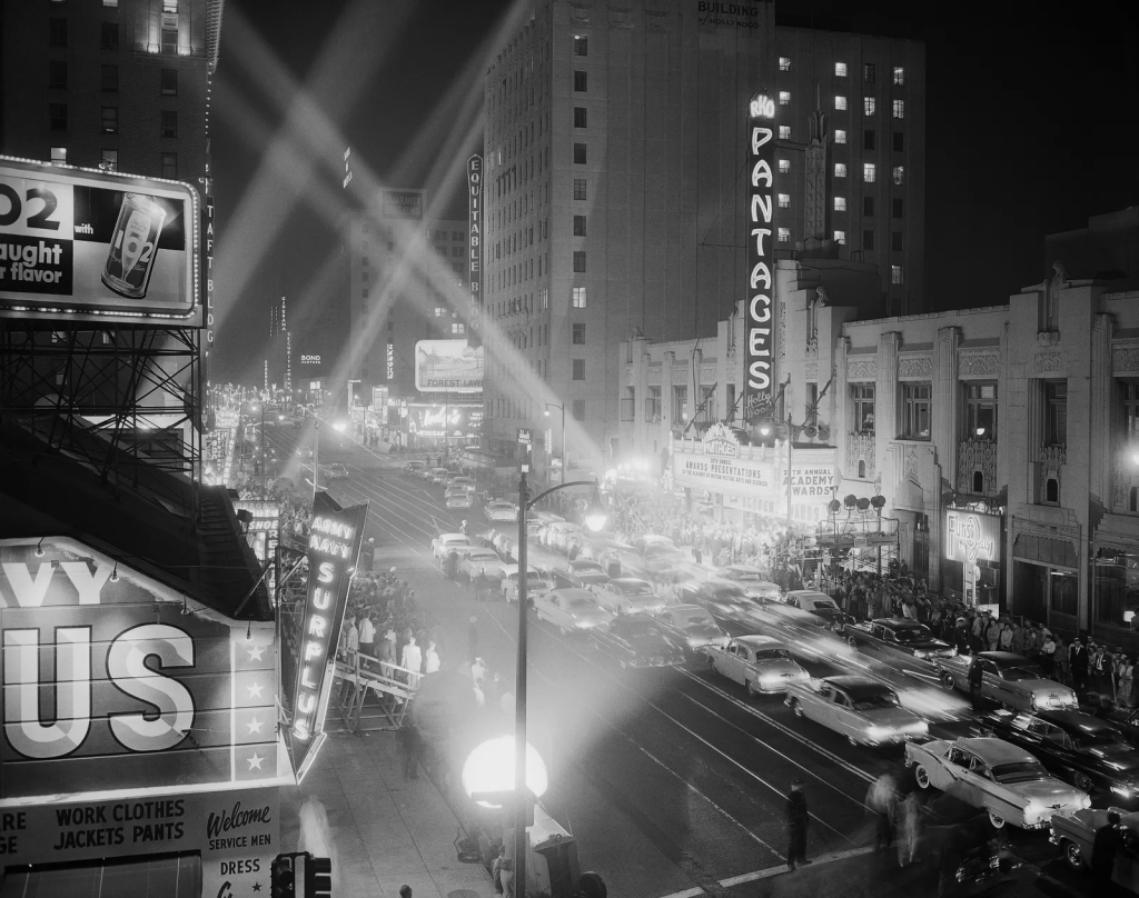 fotos Oscar 7 O RKO Pantages Theatre durante o 28º Oscar em 1956