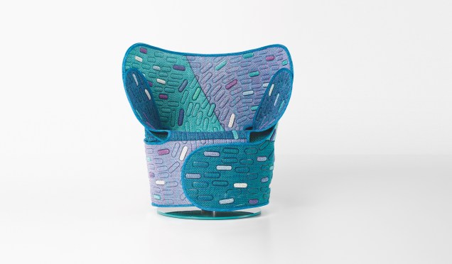 Móveis e luminárias da linha Hana-arashi feitas em tecido Maris, exclusivo da marca Paola Lenti, feito 100% de <span>poliolefina, e que é reciclável e a prova d'água.</span> Móveis e luminárias da linha Hana-arashi feitas em tecido Maris, exclusivo da marca Paola Lenti, feito 100% de <span>poliolefina, e que é reciclável e a prova d'água.</span>