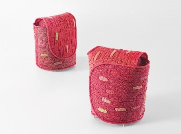 Móveis e luminárias da linha Hana-arashi feitas em tecido Maris, exclusivo da marca Paola Lenti, feito 100% de <span>poliolefina, e que é reciclável e a prova d'água.</span> Móveis e luminárias da linha Hana-arashi feitas em tecido Maris, exclusivo da marca Paola Lenti, feito 100% de <span>poliolefina, e que é reciclável e a prova d'água.</span>