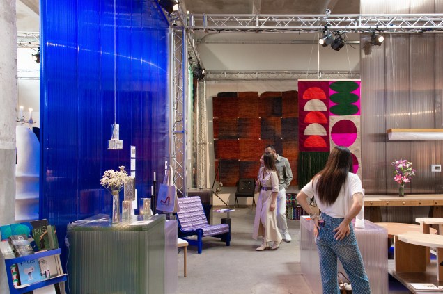 A Isola Design Gallery apresenta<span> produtos únicos, artesanais e colecionáveis feitos por designers e estúdios independentes de todo o mundo.</span> A Isola Design Gallery apresenta<span> produtos únicos, artesanais e colecionáveis feitos por designers e estúdios independentes de todo o mundo.</span>