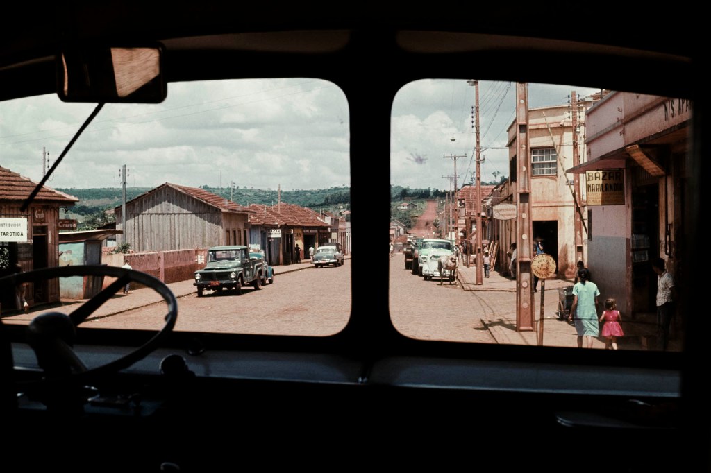 P007CX07f00711_JorgeBodanzky_1920px Próximo a Londrina. c.1970. Foto de Jorge Bodanzky.