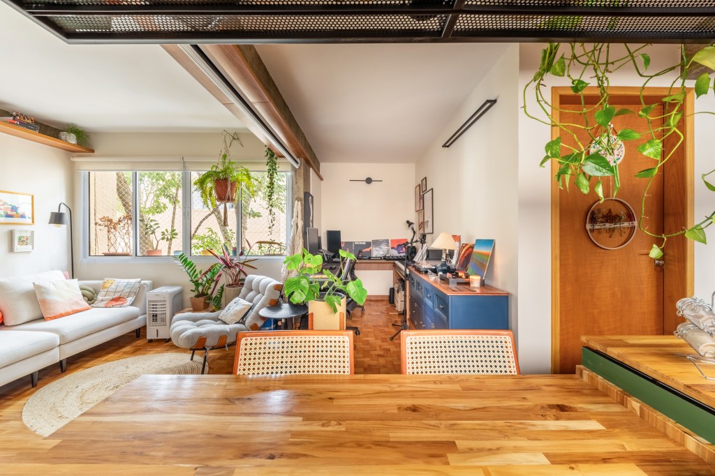 F202 Apartamento alto de Pinheiros tem projeto assinado por André Ávila Arquitetura e Luis Canepa Arquitetos