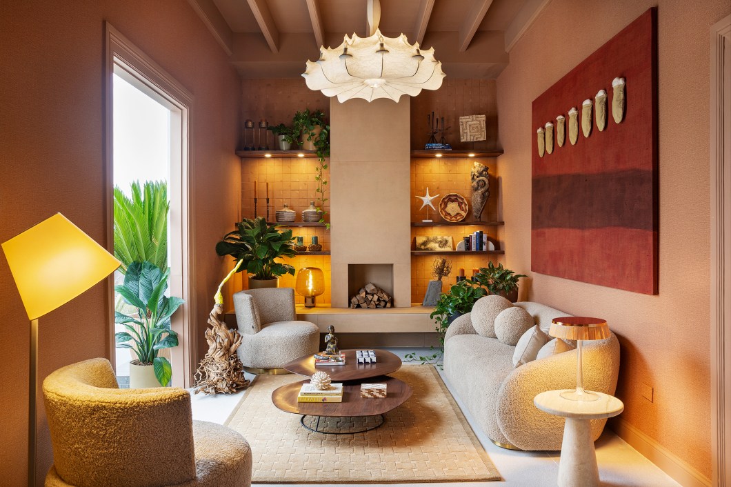 <b>Mónica Prialé, Raúl Arróspide - Suite Familiar y Terraza del Hotel Boutique. </b>Neste hotel de praia, o design de interiores assinado por Mónica Prialé evoca calor e tranquilidade com sua paleta de cores terrosas, terracota e bege. Uma combinação harmoniosa que convida ao relaxamento e à conexão com a natureza. O terraço projetado por Raúl Arróspide centra seu desenho na complexidade e na composição do piso: as cores e os padrões com presença de plantas criam uma atmosfera que convida o visitante a se desconectar da rotina diária. <b>Mónica Prialé, Raúl Arróspide - Suite Familiar y Terraza del Hotel Boutique. </b>Neste hotel de praia, o design de interiores assinado por Mónica Prialé evoca calor e tranquilidade com sua paleta de cores terrosas, terracota e bege. Uma combinação harmoniosa que convida ao relaxamento e à conexão com a natureza. O terraço projetado por Raúl Arróspide centra seu desenho na complexidade e na composição do piso: as cores e os padrões com presença de plantas criam uma atmosfera que convida o visitante a se desconectar da rotina diária.
