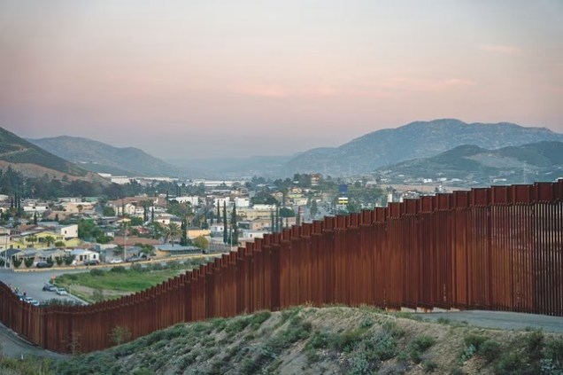 Fronteira San Diego-Tijuana, que marca a divisão entre México e Estados Unidos Fronteira San Diego-Tijuana, que marca a divisão entre México e Estados Unidos