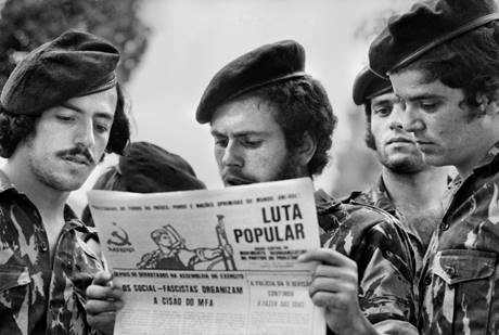 50 anos da Revolução dos Cravos, por Sebastião Salgado – MIS 50 anos da Revolução dos Cravos, por Sebastião Salgado - MIS
